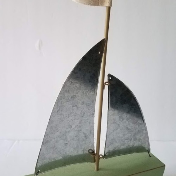 Adorable Sailboat accessory complete with sails - Picture 7 of 8